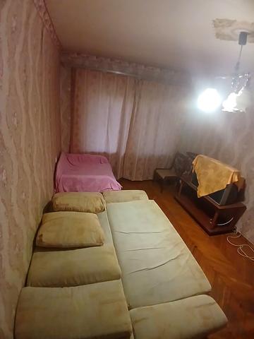 Братиславська вул., 4
