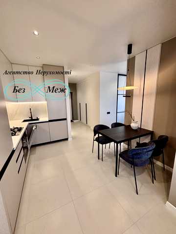 Миру вул., 12