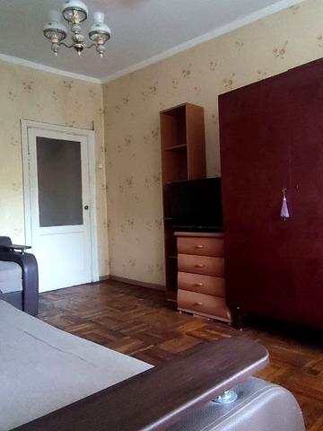 Космонавтів вул., 38