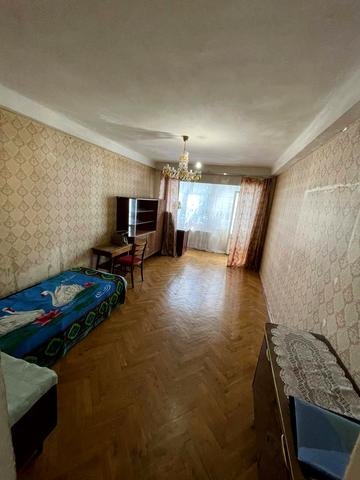 Романа Ратушного вул. (Волгоградська), 5
