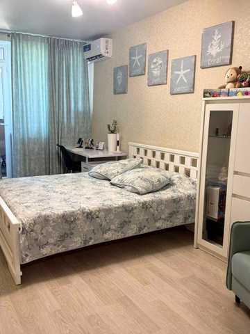 Михайла Грушевського вул., 30г