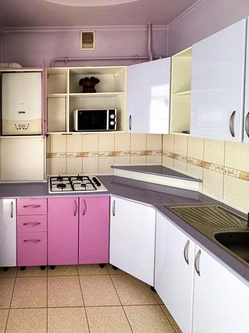 Леся Курбаса вул., 4
