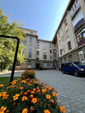 Грюнвальдська вул., 15