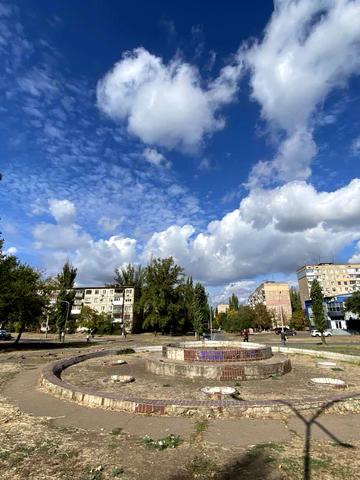 Космонавтів вул., 21