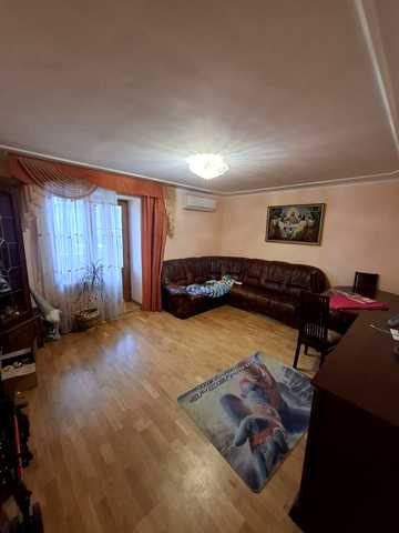 Михайла Бойчука вул., 10