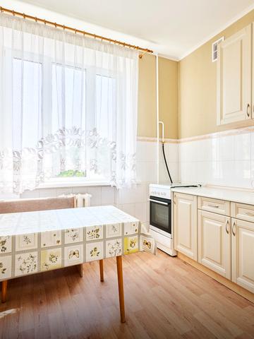 Новодарницька вул., 13