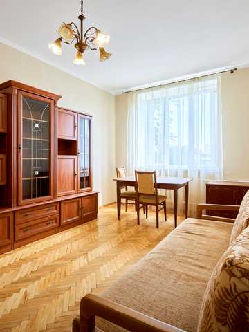 Новодарницька вул., 13