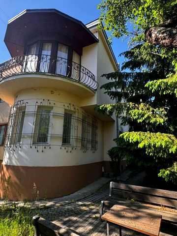 Литовська вул., 14
