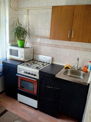 Братиславська вул., 10