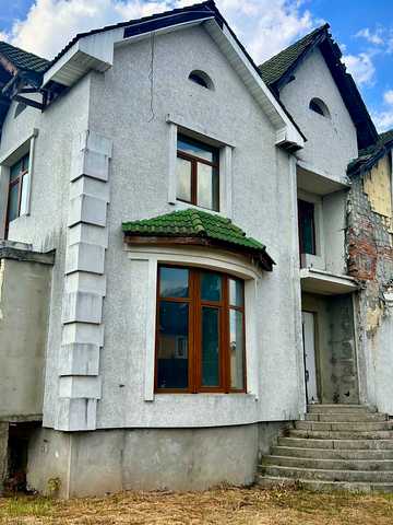 Вишнева, 5