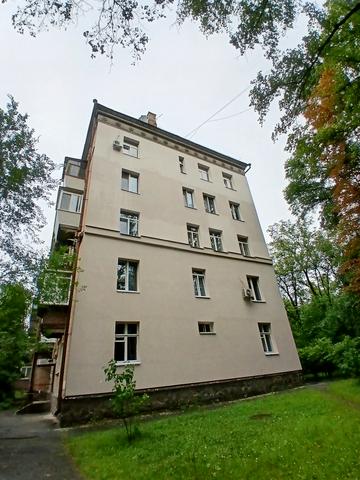 Василя Чумака вул., 13
