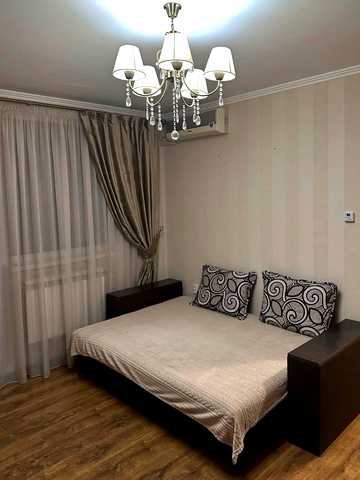 Бориса Тлехаса вул. (Марії Заньковецької), 84