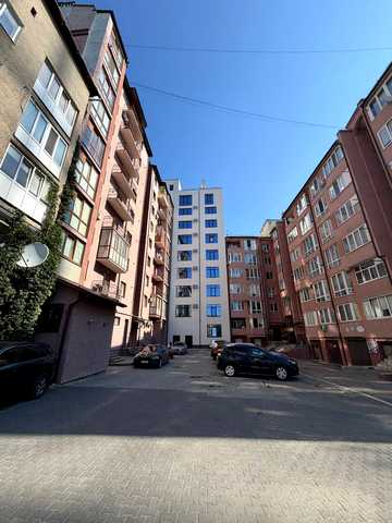 Чорновола вул., 11