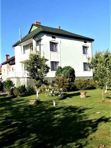 Зарічна вул., 27