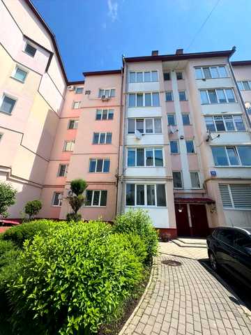 В'ячеслава Чорновола вул. (), 18