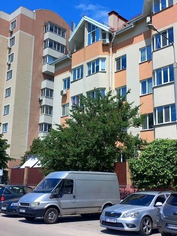 Богдана Хмельницького вул., 54