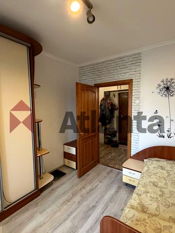 Академіка Корольова вул., 90б