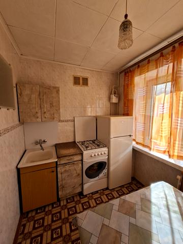 Миру вул., 100