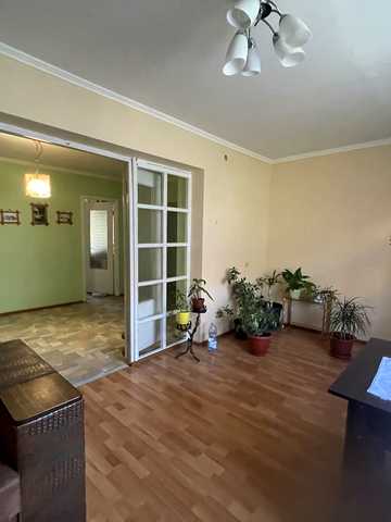 Володимирська вул., 82