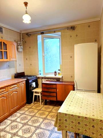 Академіка Корольова вул., 104