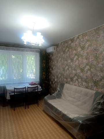 Варненська вул., 7/4