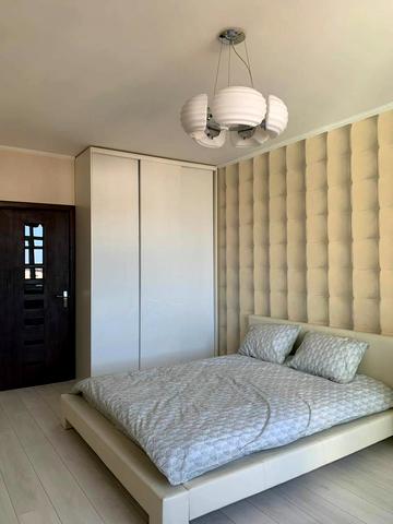 Валерія Лобановського просп. (Червонозоряний), 4-Б