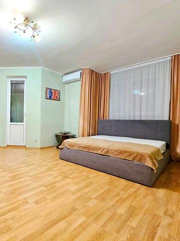 Бориспільська вул., 6