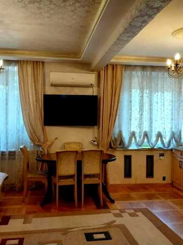 Іскринська вул., 33