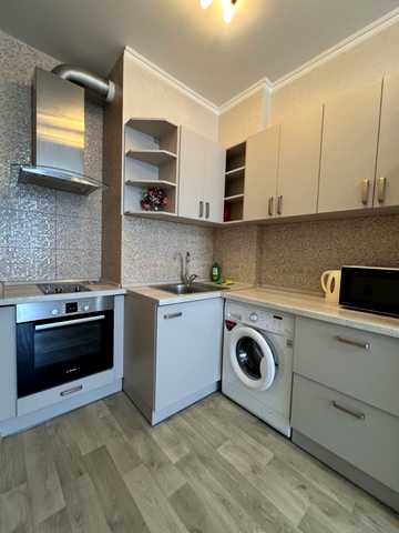 Літературна вул., 8
