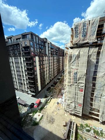 Романа Левицького вул., 4