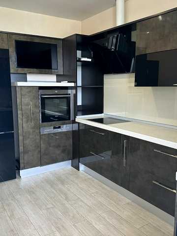 Михайлівська вул., 8