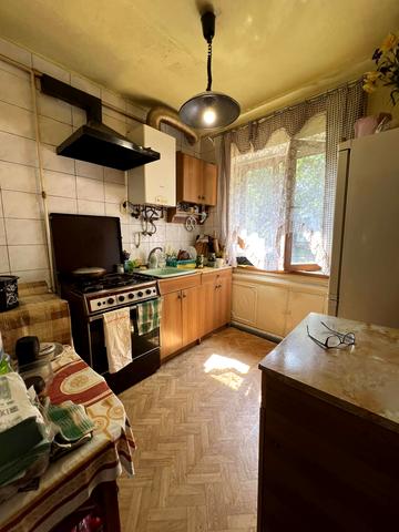 Ростислава Братуня вул., 8