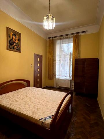 Миколи Устияновича вул., 6