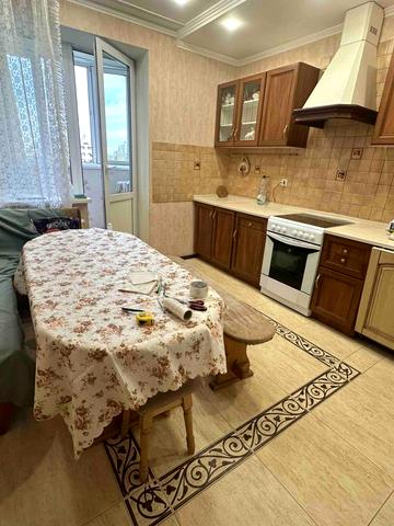 Анни Ахматової вул., 35