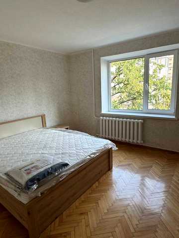 Святошинська вул., 6