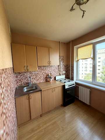 Бакинська вул., 37