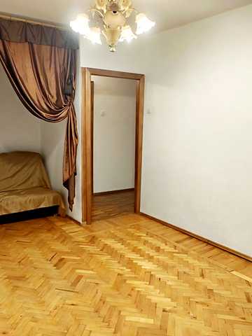 Космонавтів просп., 6