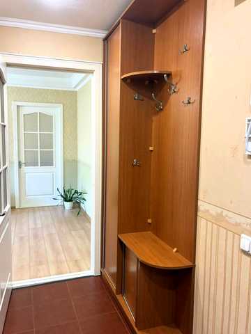 Академіка Булаховського вул., 28-Б