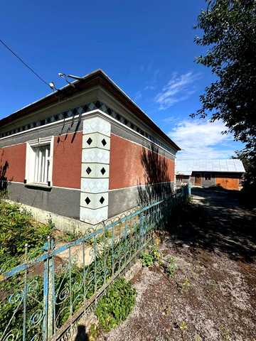 Молодіжна вул., 7