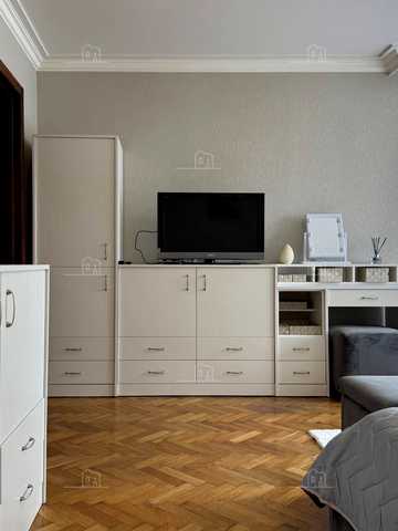 Лонгина Цегельського вул., 22