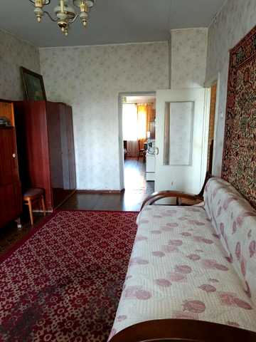 Центральна вул., 8