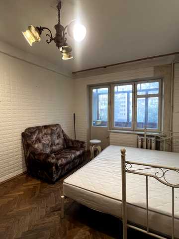 Дарницький бульв., 19