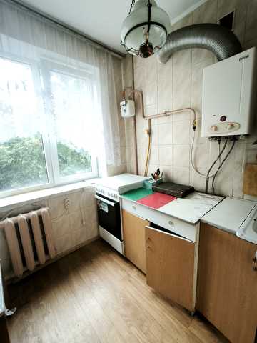 Космонавтів просп., 73