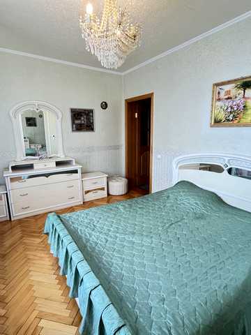 Олександра Кониського вул., 37/41