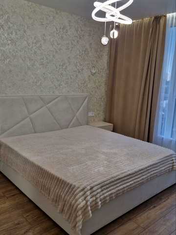 Літературна вул., 10-Б