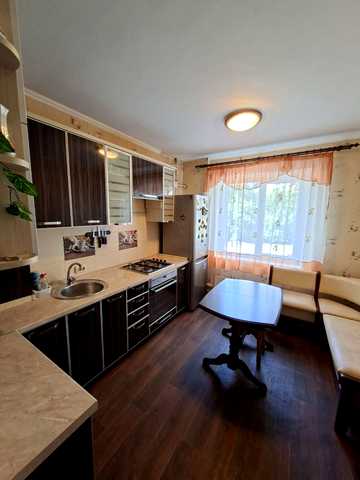 Михайла Лушпи просп. (Космонавтів), 7