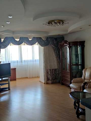 Тополина вул., 26