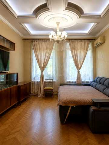 Тараса Кузьміна вул., 43