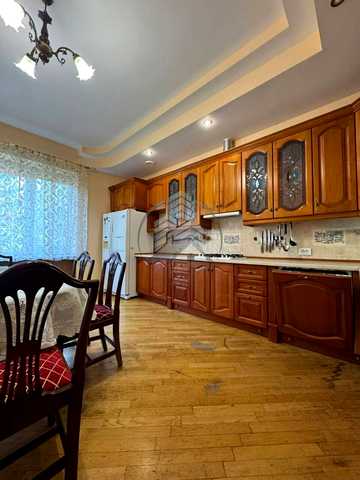 Михайла Драгоманова вул., 56
