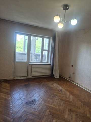 Романа Ратушного вул. (Волгоградська), 18